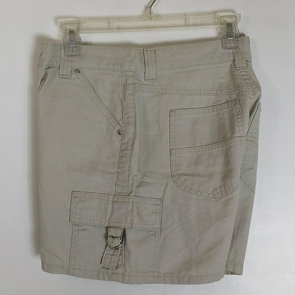 *. Shorts - Picture 4 of 11